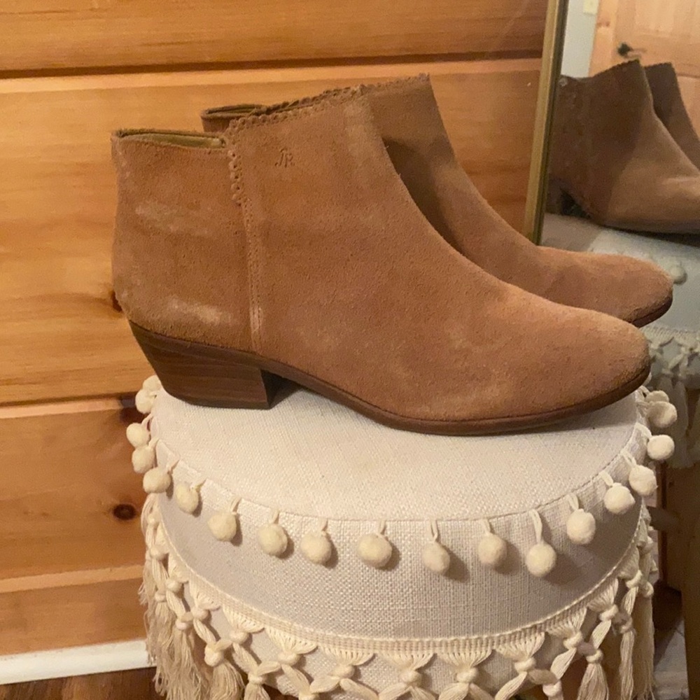 These are Jack Rodger Booties. Women’s 9.